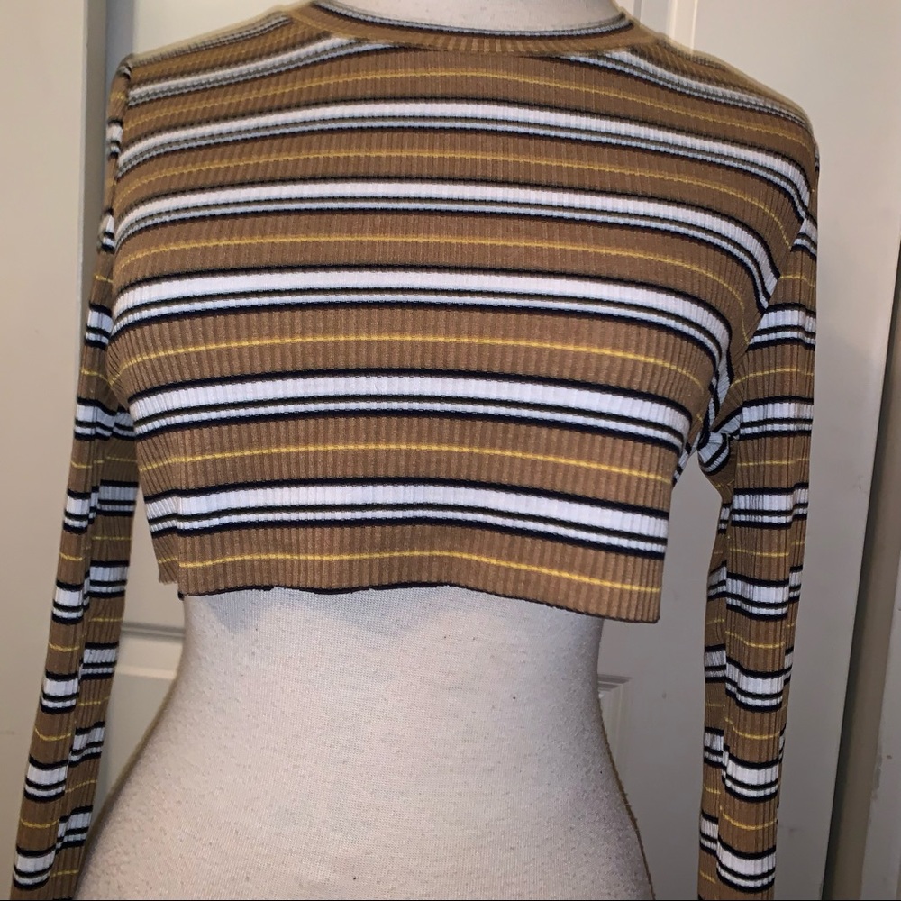 Cropped long sleeve shirt